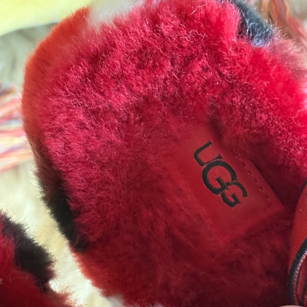 UGG COA Youth ''Plaid Punk Red'' Fluff Yeah Slide Slippers Size 4 - Picture 5 of 15